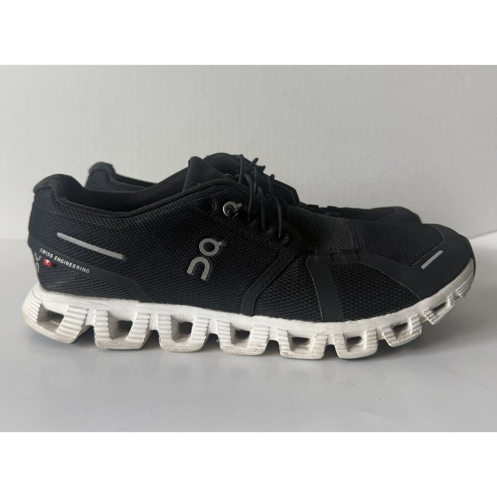 On Cloud 5 Women’s Athletic Running Sneaker Shoes, black & white- size 8.5